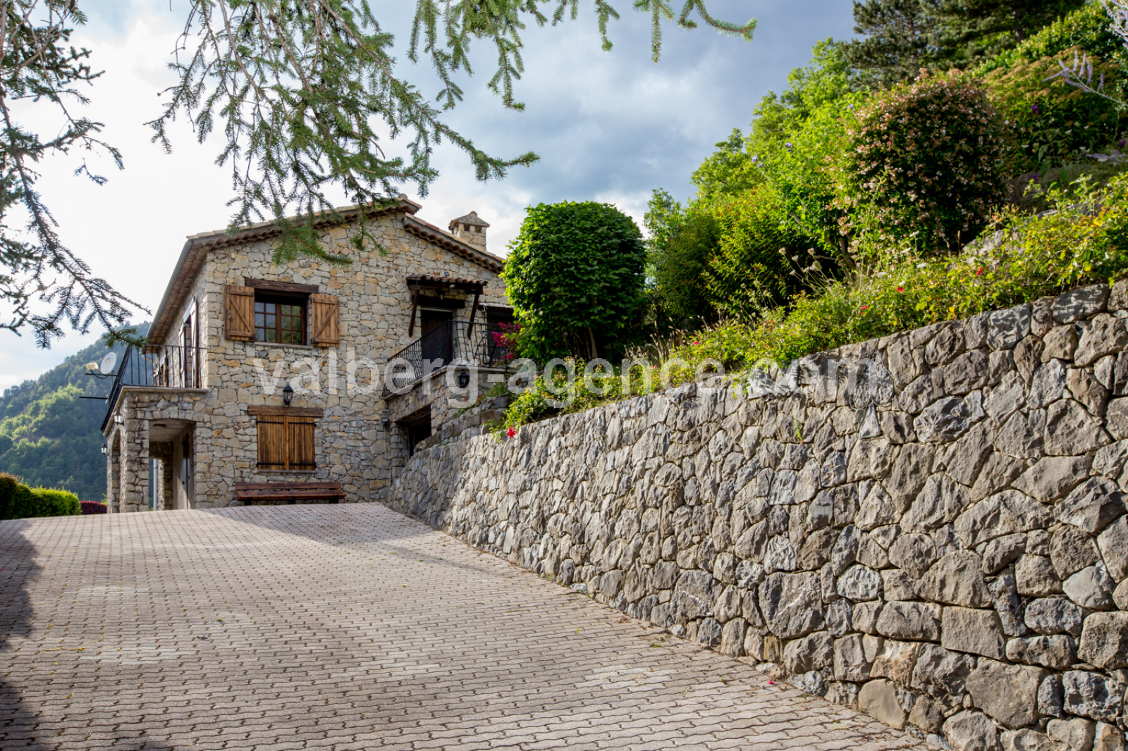 Image_, Maison, Guillaumes, ref :3372