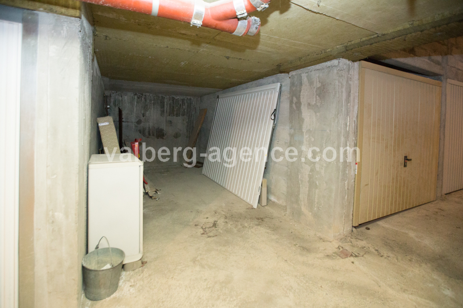 Image_, Parking, Péone, ref :3326